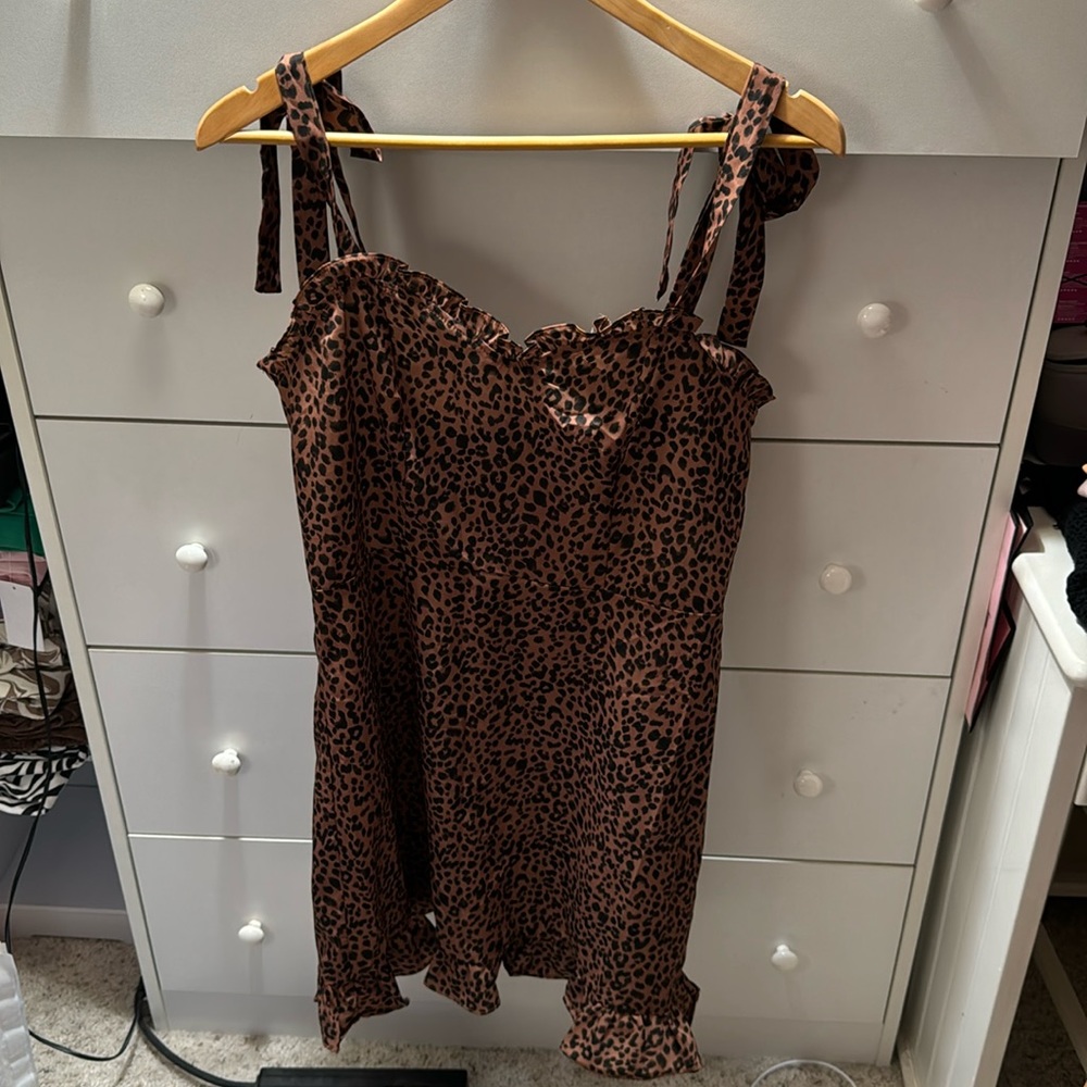 NWOT LEOPARD RUFFLE MINI DRESS